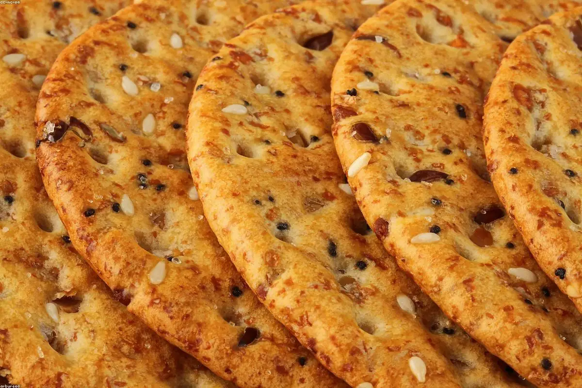 Snapping Seeded Crackers