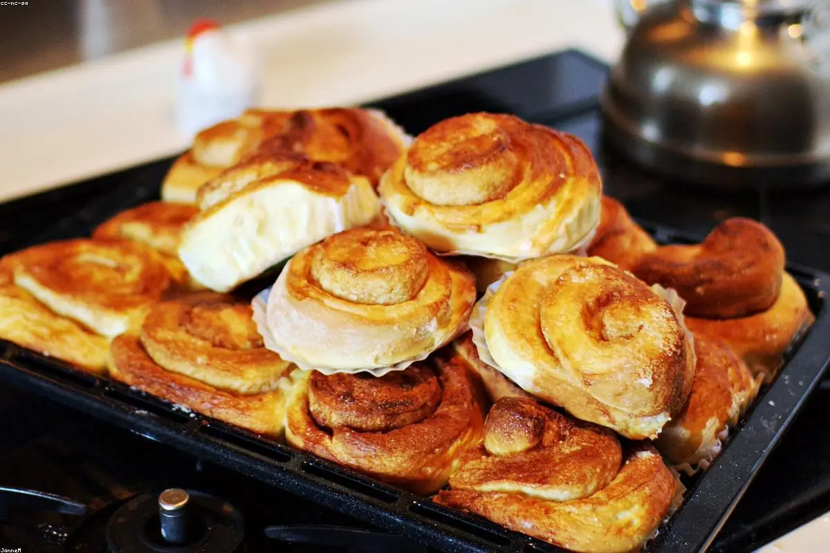 Knotted Cardamom Buns
