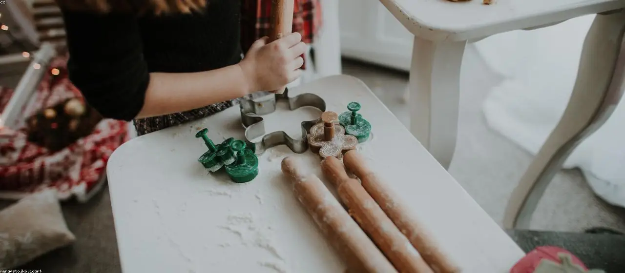 A baking class in progress